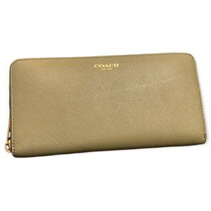 NWOT | COACH | Zippered Wallet w/ Lots of Card Slots & Space | Olive Green
